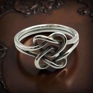 ✨ James Avery Retired 925 Sterling Silver Intertwined Hearts Ring – Size 8.5 ✨